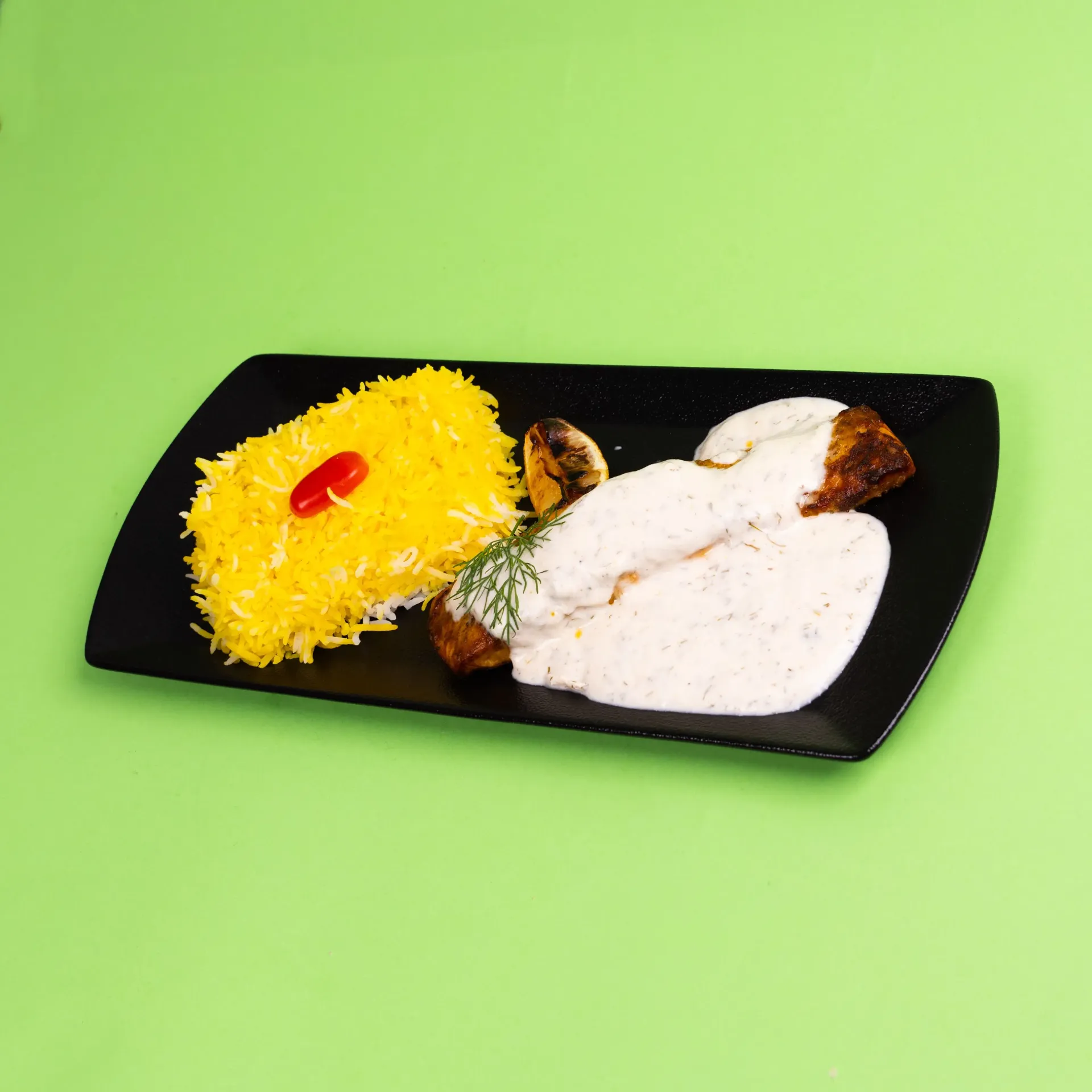 [TUP-05] Salmón en salsa de eneldo